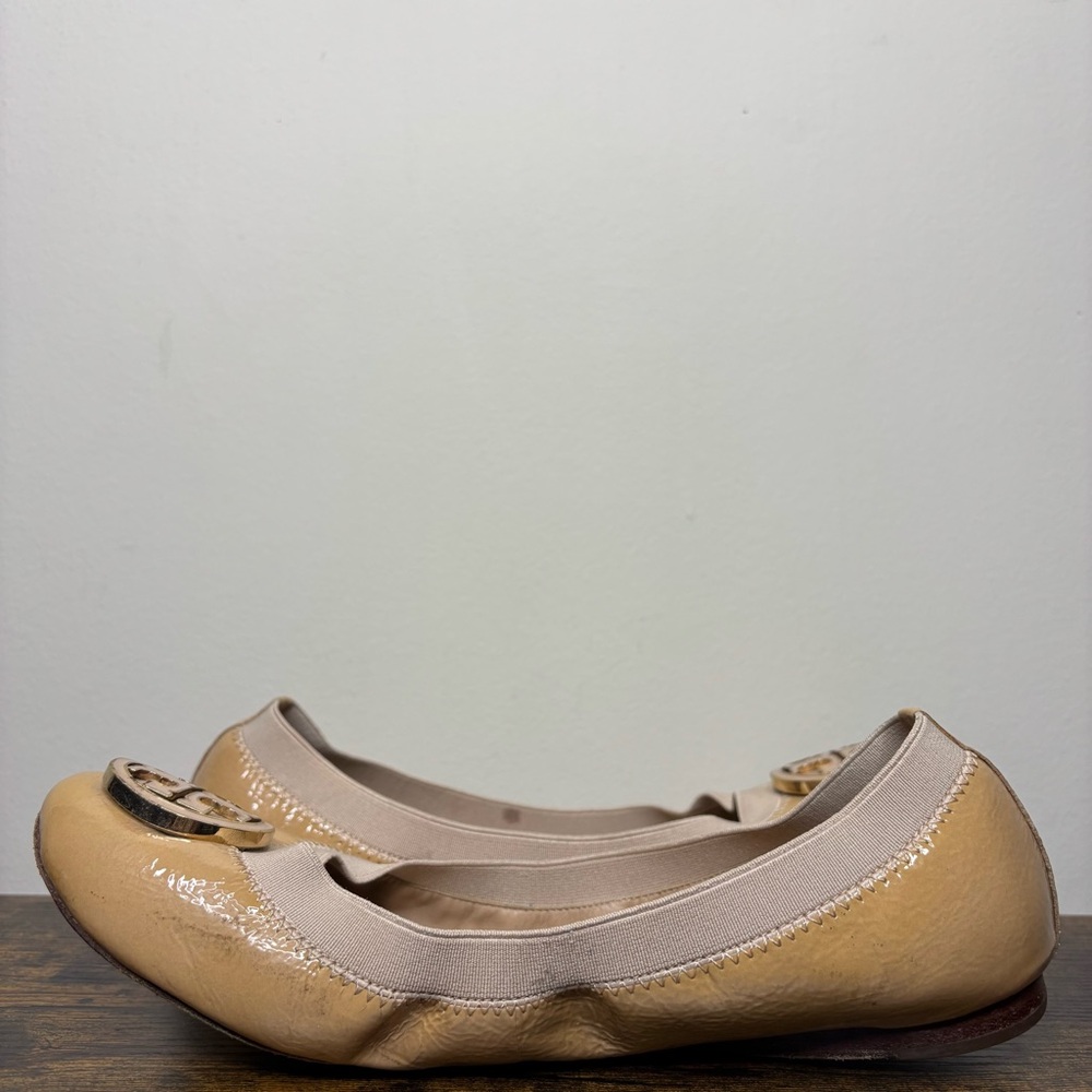 Tory Burch Shoes Tan Beige Ballet Flats with Classic Gold Logo Womens Size 8.5 - Picture 5 of 9